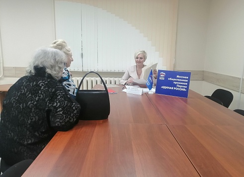 В Вологде очередной прием граждан Лариса Кожевина провела в центре по работе с населением микрорайона Заречье