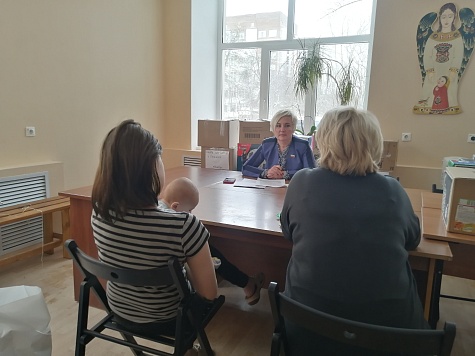 Лариса Кожевина встретилась с женщинами, которые вместе с детьми нашли приют в кризисном центре «Дом для мам»