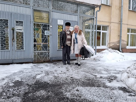 Лариса Кожевина поздравила ветерана Великой Отечественной войны Энгельса Елсукова с 97-летием и предстоящим Новым годом